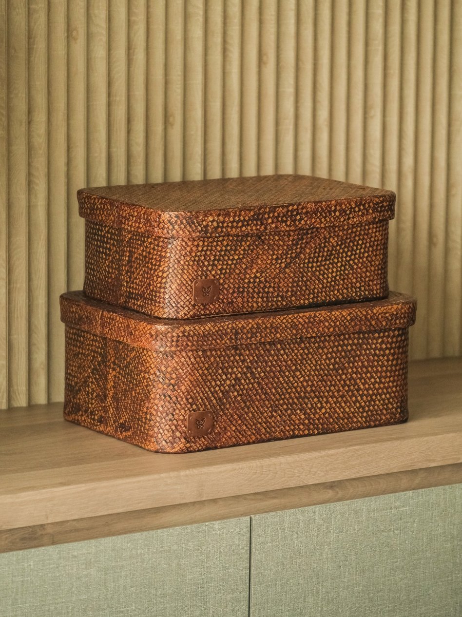 BROWN PANDANUS SET OF 2 LIDDED BOXES